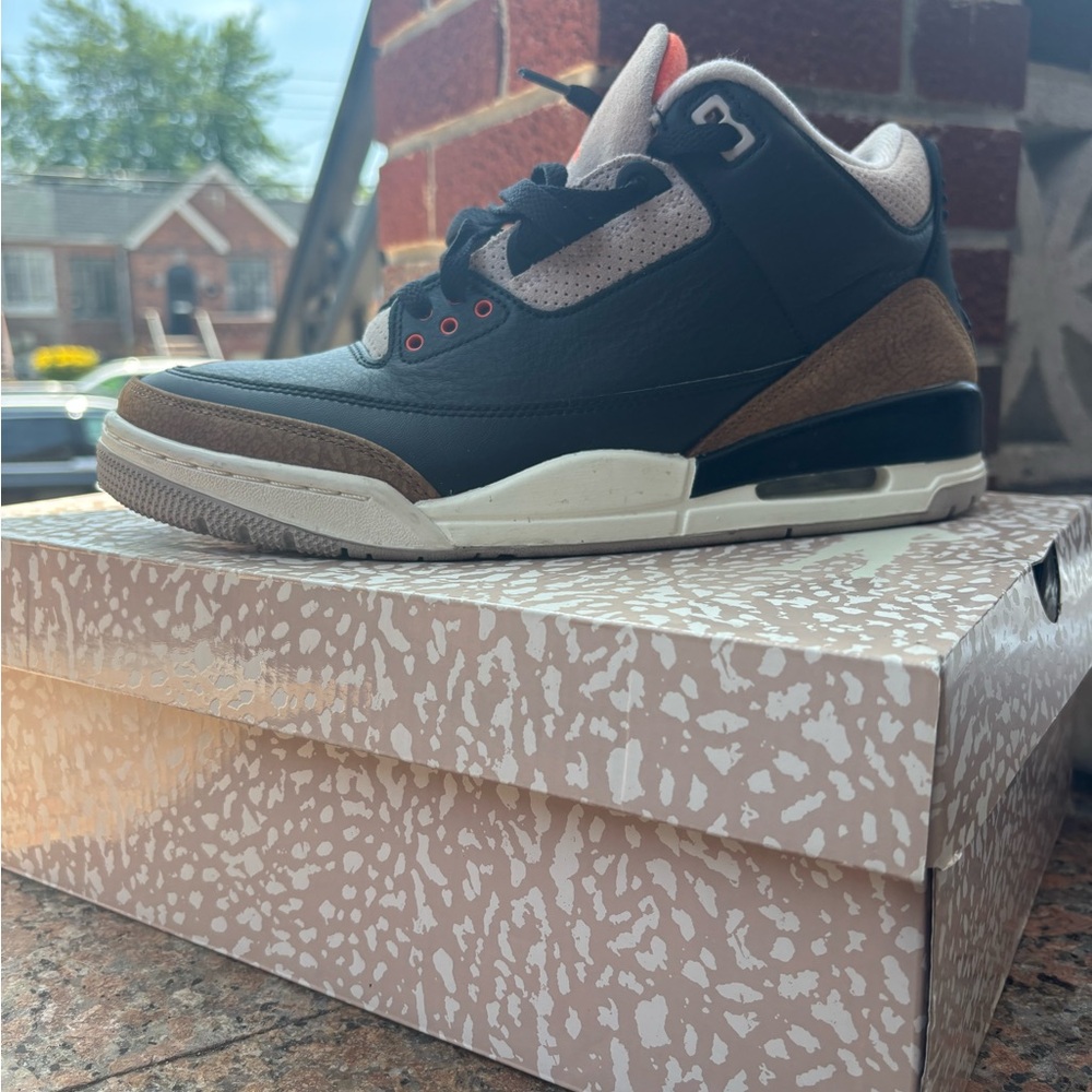 Jordan 3 Retro- Black/rush orange-fossil stone